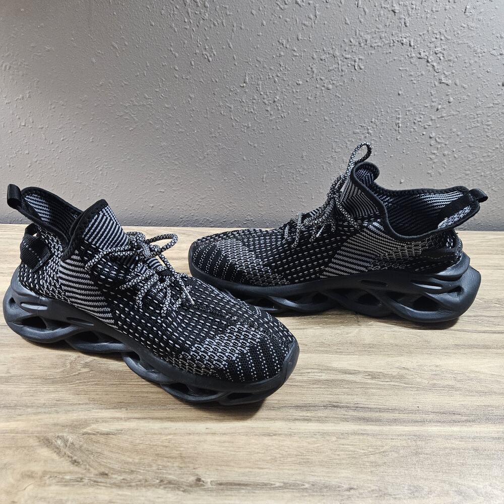 L.T Damp Shoes Men's Black Gray Athletic Sneakers Lace Up Low Top 10.5 or 11